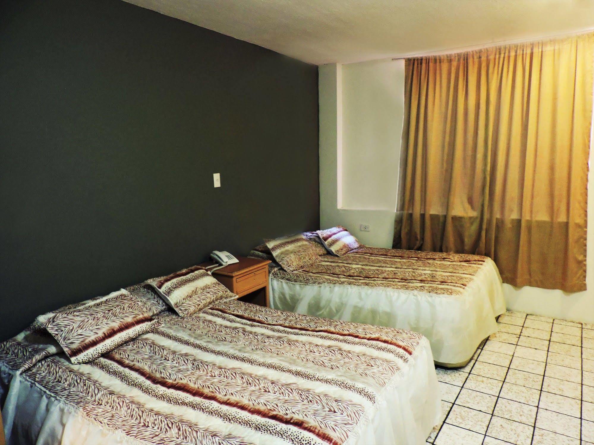 Hotel Grand Reyes Монтеррей Екстер'єр фото